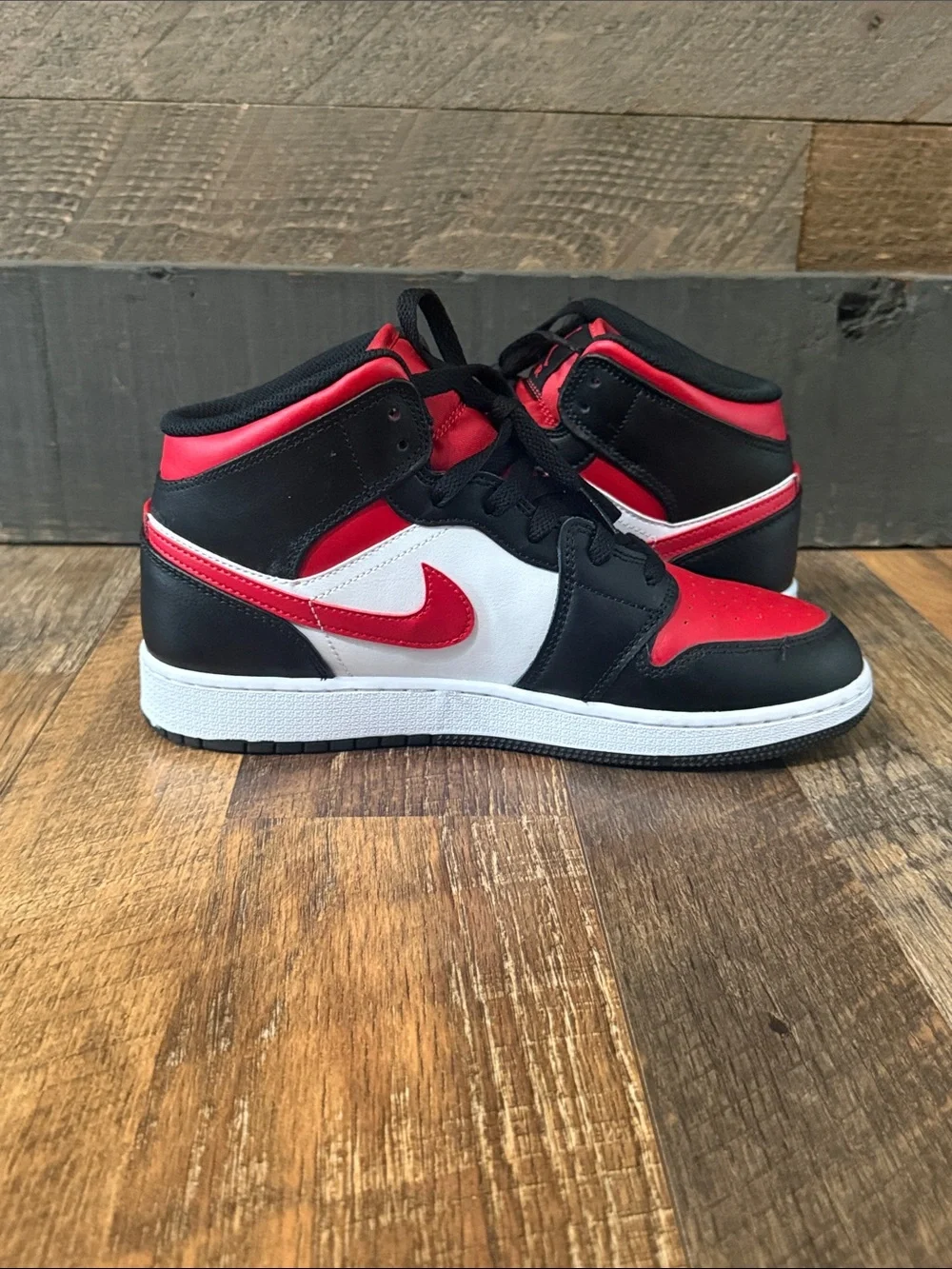 Air Jordan 1 Mid GS Black Fire Red White 7Y 554725-079 w/ Box